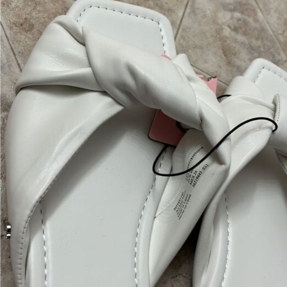 Sam and Libby white slip on sandals size 9.5 and 11 - Picture 2 of 3